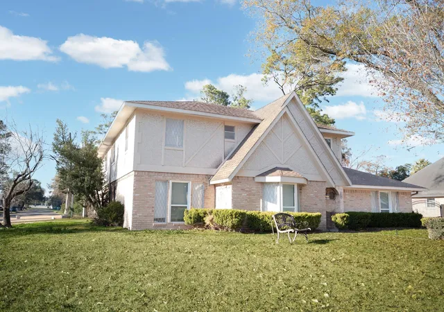 Photo 2 of Single family home for sale at 5214 Lodge Crk Dr, Houston, TX 77066 | MLS# 43655376 | Listing updated on 2026-04-14