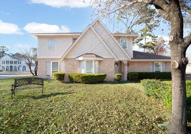Photo 3 of Single family home for sale at 5214 Lodge Crk Dr, Houston, TX 77066 | MLS# 43655376 | Listing updated on 2026-04-14