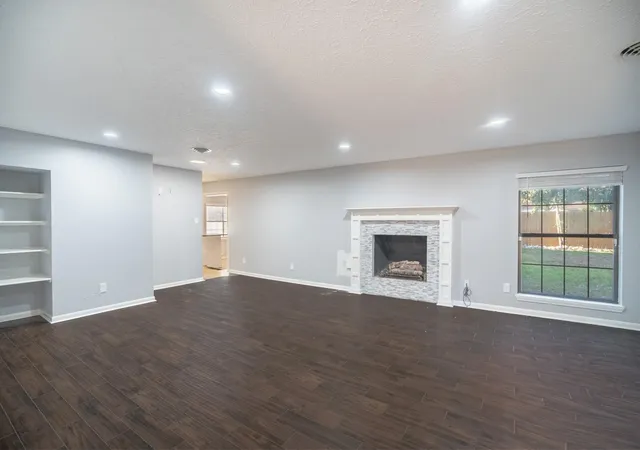 Photo 3 of Single family home for sale at 5214 Lodge Crk Dr, Houston, TX 77066 | MLS# 43655376 | Listing updated on 2026-04-14