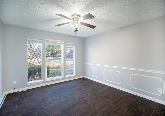 Photo 4 of Single family home for sale at 5214 Lodge Crk Dr, Houston, TX 77066 | MLS# 43655376 | Listing updated on 2026-04-14