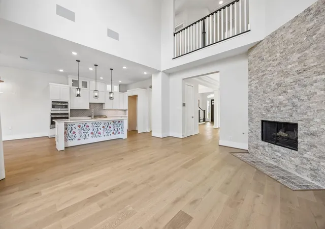 4th image of 8558 Ridgepoint Dr, Houston, TX 77055 | MLS# 82274631