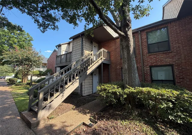 Photo 2 of Condo for sale at 2829 Timmons Ln #172, Houston, TX 77027 | MLS# 31379453 | Listing updated on 2026-08-31
