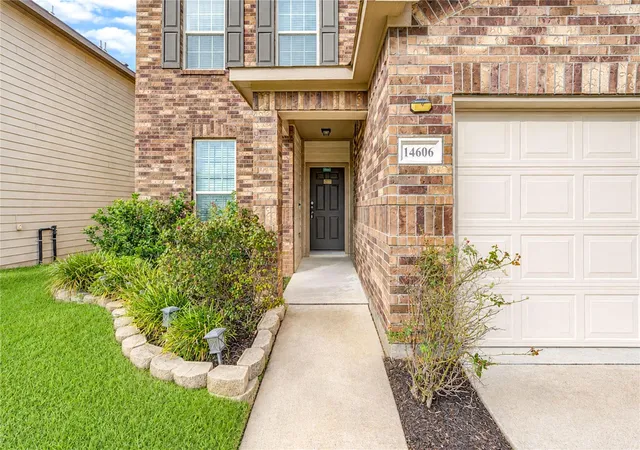 Photo 3 of Single family home for sale at 14606 Aspen Peak Dr, Houston, TX 77069 | MLS# 84637240 | Listing updated on 2026-08-24