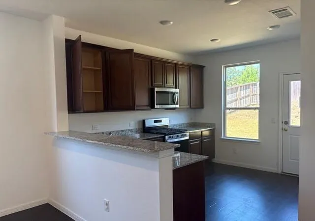 Photo 3 of Sale Pending at 109 Chestnut Gate Dr, Willis, TX 77378 | MLS# 31594988 | Listing updated on 2026-09-07
