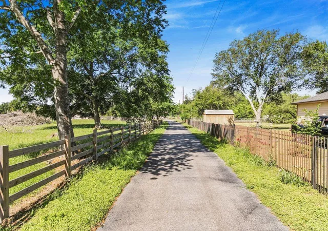 3rd image of 21645 Mueschke Rd, Tomball, TX 77377 | MLS# 10722215