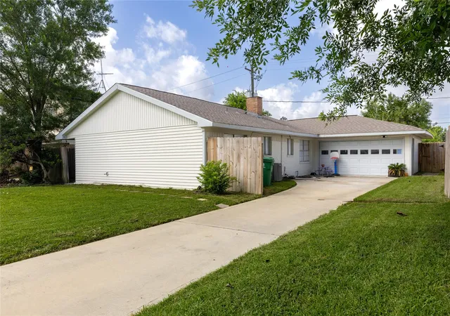 Photo 1 of Single family home for sale at 11106 Sagehill Dr, Houston, TX 77089 | MLS# 48533271 | Listing updated on 2026-01-14