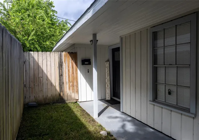 Photo 2 of Single family home for sale at 11106 Sagehill Dr, Houston, TX 77089 | MLS# 48533271 | Listing updated on 2026-01-14
