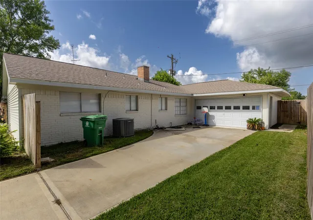 Photo 3 of Single family home for sale at 11106 Sagehill Dr, Houston, TX 77089 | MLS# 48533271 | Listing updated on 2026-01-14