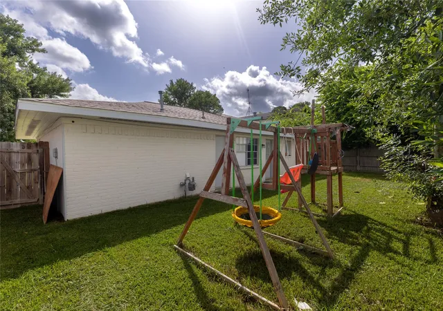 Photo 3 of Single family home for sale at 11106 Sagehill Dr, Houston, TX 77089 | MLS# 48533271 | Listing updated on 2026-01-14