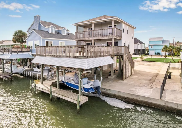 Photo 3 of Single family home for sale at 1814 Tiki Dr, Galveston, TX 77554 | MLS# 84446812 | Listing updated on 2026-04-25