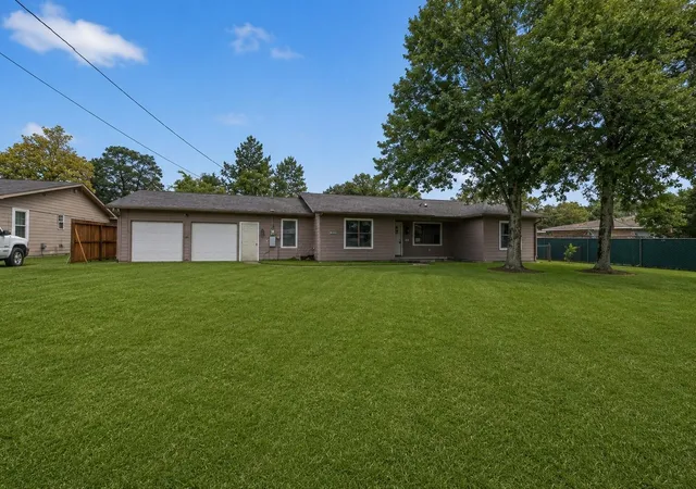 2nd image of 217 N Holly Ave, Cleveland, TX 77327 | MLS# 89337911