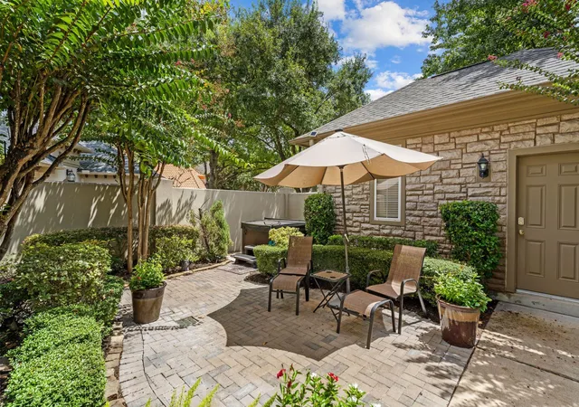 Photo 2 of Sale Pending at 11506 Manorhouse Ln, Houston, TX 77082 | MLS# 82595544 | Listing updated on 2026-09-20