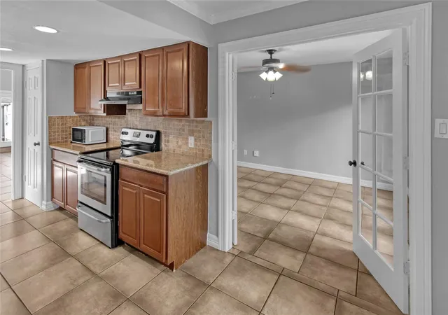 Photo 4 of Townhouse for sale at 1089 Country Pl Dr, Houston, TX 77079 | MLS# 70400820 | Listing updated on 2026-08-25