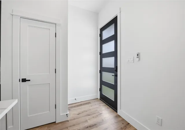 Listing Photo 5 - Condo for sale in building located at 4031 Cork Dr, Houston, TX 77047 - Unit #A-D