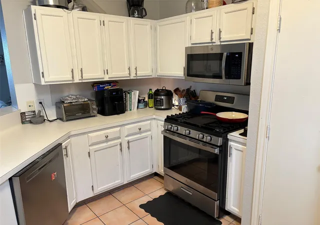 Photo 3 of Sale Pending at 1830 Creek, Houston, TX 77080 | MLS# 43092107 | Listing updated on 2026-10-08