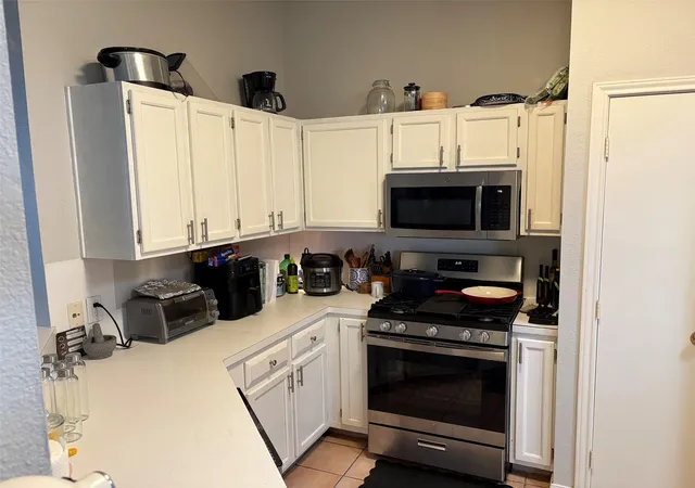 Photo 4 of Sale Pending at 1830 Creek, Houston, TX 77080 | MLS# 43092107 | Listing updated on 2026-10-08
