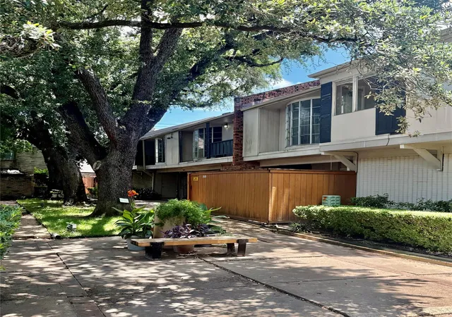 2nd image of 2595 Marilee Ln, Houston, TX 77057