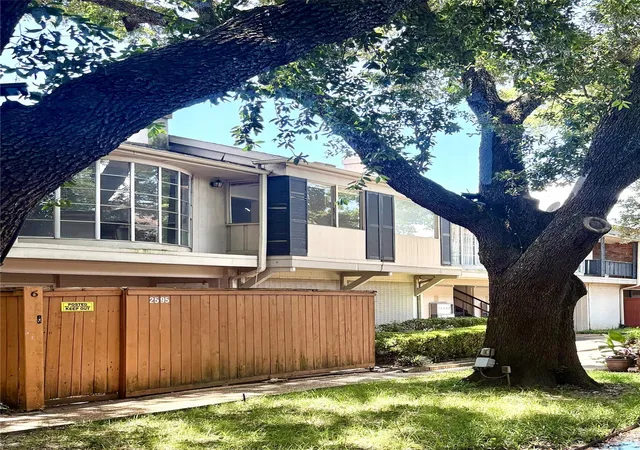 3rd image of 2595 Marilee Ln, Houston, TX 77057