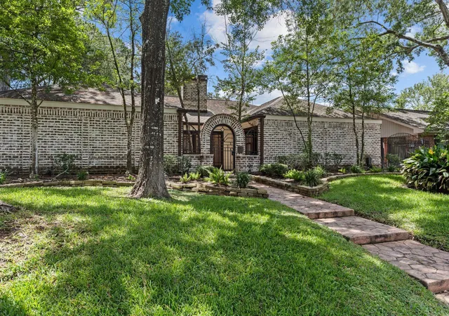 2nd image of 10007 Cedar Creek Dr, Houston, TX 77042 | MLS# 46698367