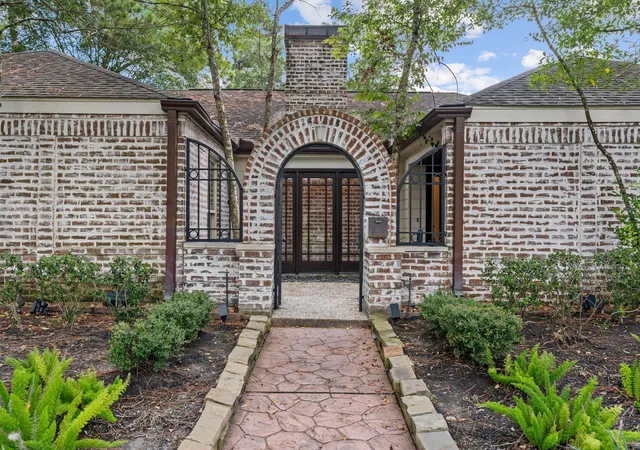 4th image of 10007 Cedar Creek Dr, Houston, TX 77042 | MLS# 46698367