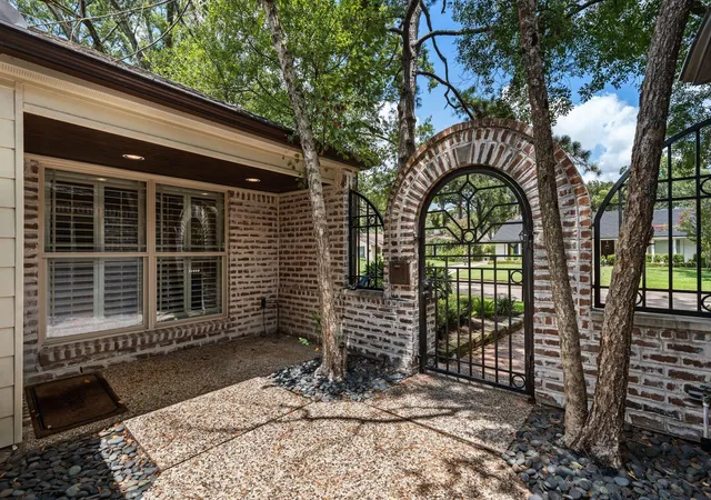 5th image of 10007 Cedar Creek Dr, Houston, TX 77042 | MLS# 46698367