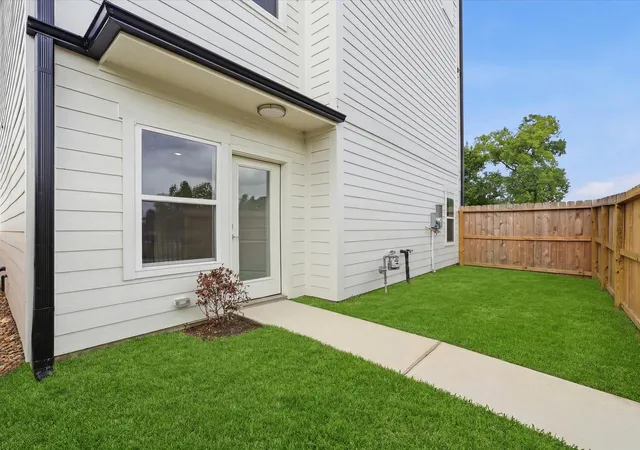 Photo 3 of Single family home for sale at 7453 Lasalette St, Houston, TX 77021 | MLS# 78886604 | Listing updated on 2026-07-18