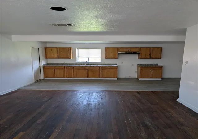 2nd image of 109 E Parker Rd, Houston, TX 77076 | MLS# 98201765