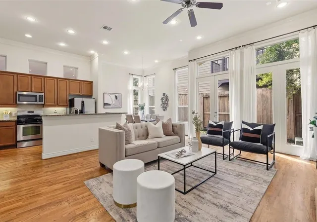 2nd image of 2823 Sherwin St, Houston, TX 77007 | MLS# 39917464