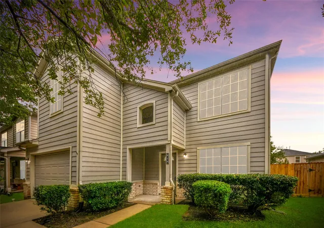 Photo 2 of Single family home for sale at 915 Grand Plains Dr, Houston, TX 77090 | MLS# 66735757 | Listing updated on 2026-08-28