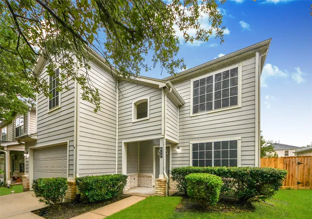 Photo 3 of Single family home for sale at 915 Grand Plains Dr, Houston, TX 77090 | MLS# 66735757 | Listing updated on 2026-08-28