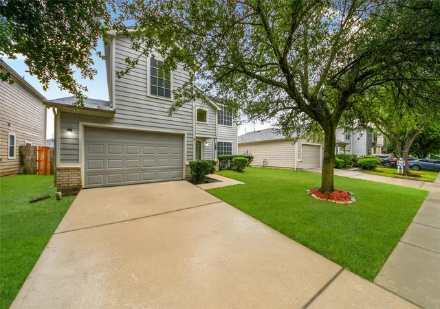 Photo 4 of Single family home for sale at 915 Grand Plains Dr, Houston, TX 77090 | MLS# 66735757 | Listing updated on 2026-08-28
