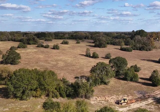 Photo 4 of Sale Pending at 6 Creekview Trl, Brenham, TX 77833 | MLS# 3524501 | Listing updated on 2026-07-06