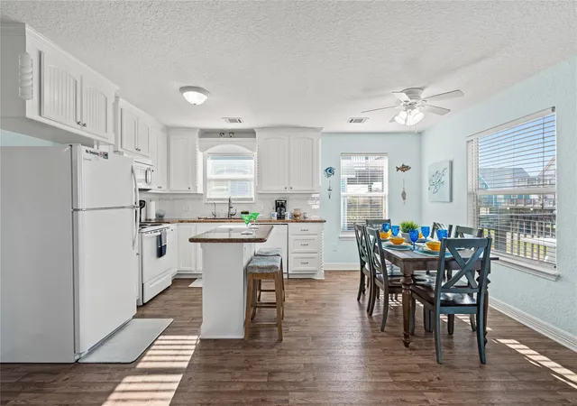 Homes for sale in Surfside Beach, TX | 218 Sea Oats Dr, Surfside Beach, TX 77541 | MLS# 82189372
