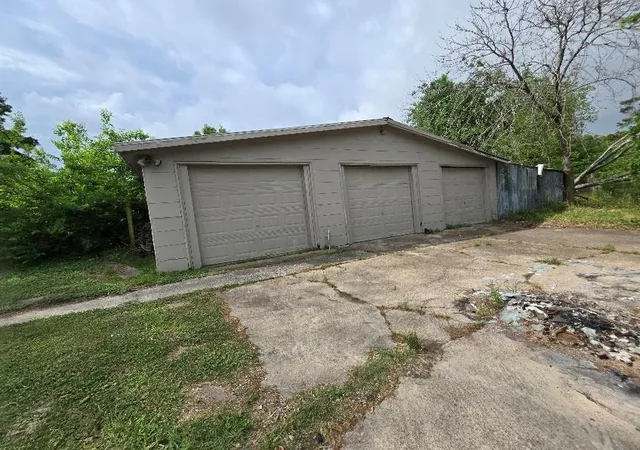 13th image of 208 S 6th St, Highlands, TX 77562 | MLS# 37700690