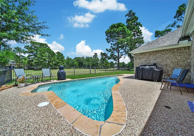 Photo 2 of Single family home for sale at 18510 Bluewater Cvs Dr, Humble, TX 77346 | MLS# 70503362 | Listing updated on 2026-09-19