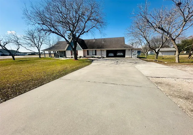 3rd image of 1840 Caroline St, Dickinson, TX 77539 | MLS# 41893435