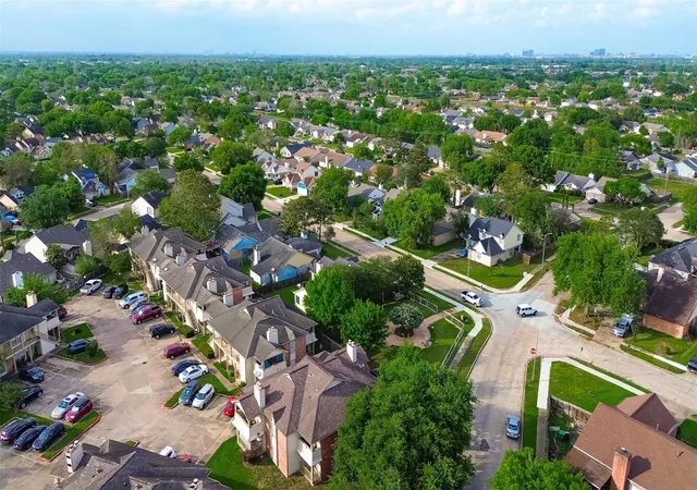 2nd image of 11500 Mdw Ln, Stafford, TX 77477