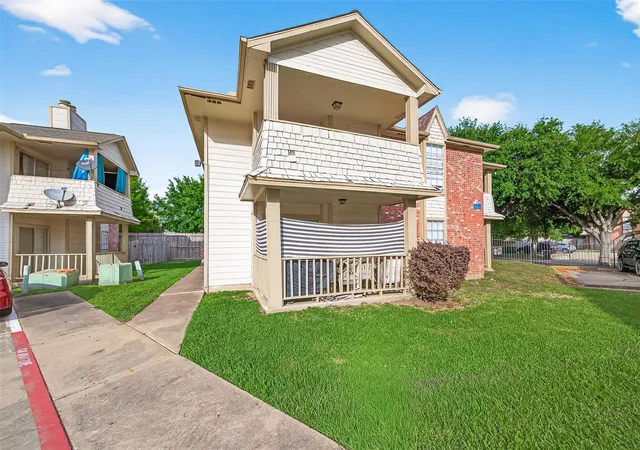 3rd image of 11500 Mdw Ln, Houston, TX 77477