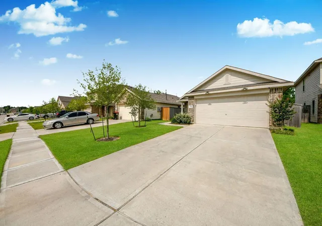 Photo 2 of Single family home for sale at 17847 Pemswood Dr, Hockley, TX 77447 | MLS# 19644700 | Listing updated on 2026-06-27