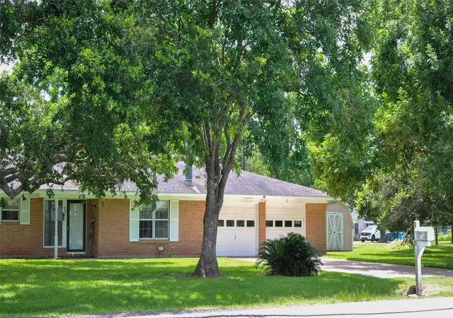 2nd image of 402 Peach Point Rd, Freeport, TX 77541 | MLS# 76558567
