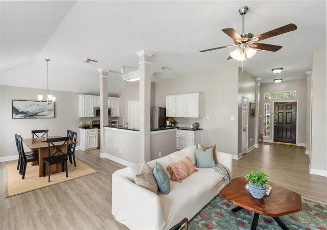Photo 3 of Single family home for sale at 3806 Vinecrest Dr, Pearland, TX 77584 | MLS# 22762801 | Listing updated on 2026-09-23