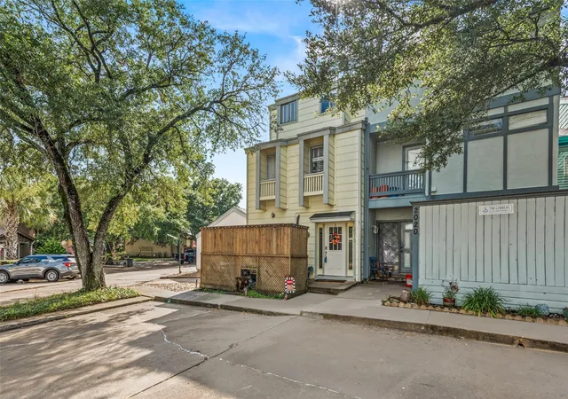 Photo 2 of Townhouse for sale at 2019 Lakewood Ct, Willis, TX 77318 | MLS# 19549779 | Listing updated on 2026-08-25