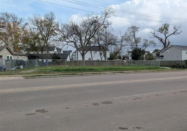 Photo 1 of Land for sale at 8506 N Main St, Houston, TX 77022 | MLS# 70568670 | Listing updated on 2026-06-24