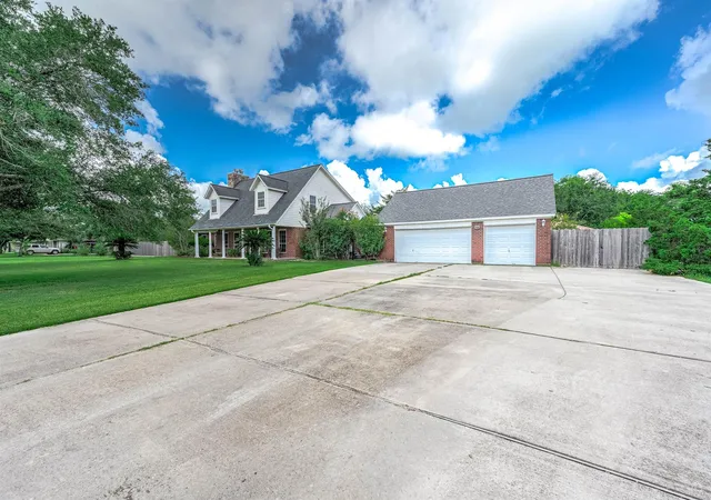 Photo 3 of Single family home for sale at 1189 County Rd 634, Alvin, TX 77511 | MLS# 88020371 | Listing updated on 2026-09-13