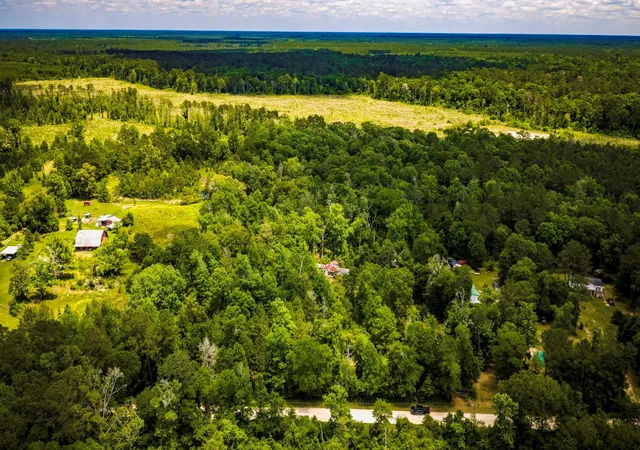 2nd image of 5800 Outlaw Bend Dr, Rye, TX 77369 | MLS# 82690805