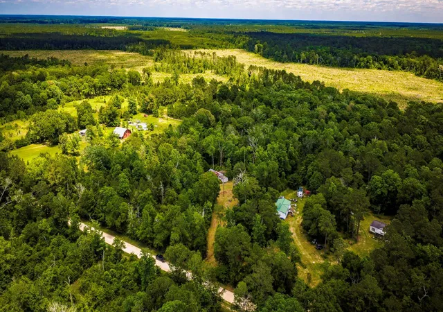 3rd image of 5800 Outlaw Bend Dr, Rye, TX 77369 | MLS# 82690805