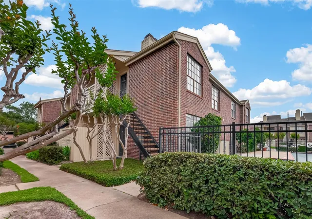 2nd image of 2121 El Paseo #2005, Houston, TX 77054 | MLS# 38163582
