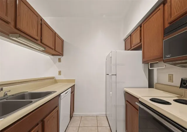 5th image of 2121 El Paseo, Houston, TX 77054