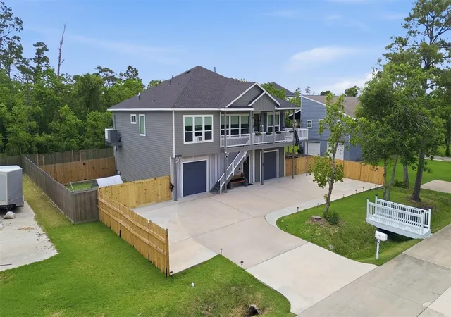 Photo 3 of Single family home for sale at 613 Oakdale St, La Porte, TX 77571 | MLS# 65798965 | Listing updated on 2026-09-10