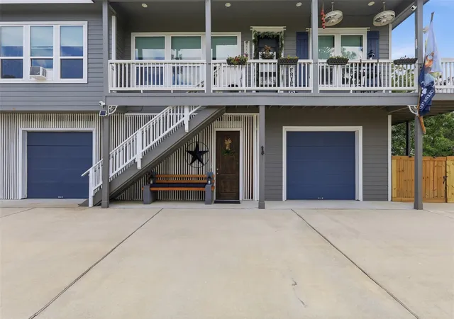 Photo 4 of Single family home for sale at 613 Oakdale St, La Porte, TX 77571 | MLS# 65798965 | Listing updated on 2026-09-10